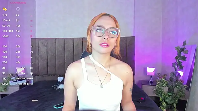 LanaMills  online show from 10/10/25, 05:06