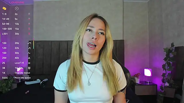 LanaMills  online show from 12/01/25, 03:55