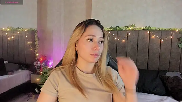 LanaMills  online show from 02/05/26, 04:50