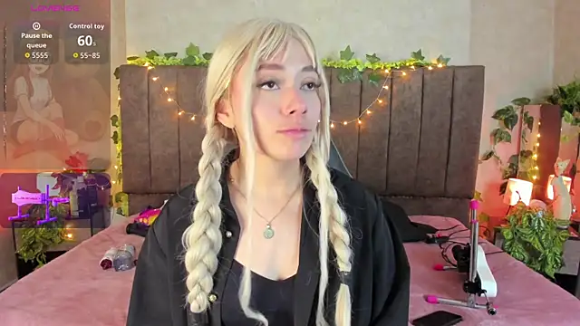 LanaMills  online show from 04/05/26, 04:42