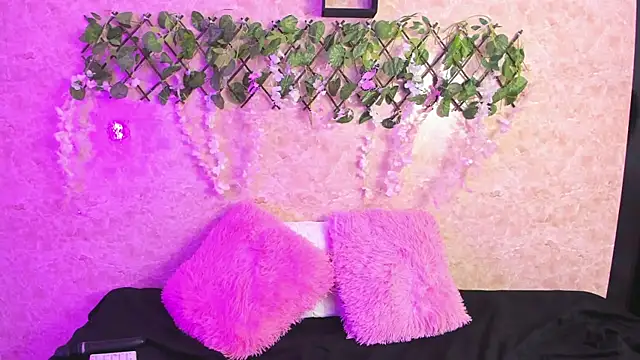 Snapshot of ImEmily444 chatting on 10/21/25, 03:29 ImEmily444 online show from 10/21/25, 03:29