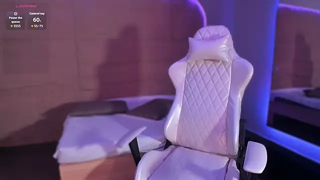 HannahMontgomery online show from 11/21/25, 04:05