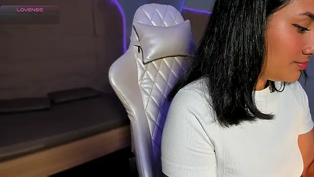 HannahMontgomery online show from 12/17/25, 04:24