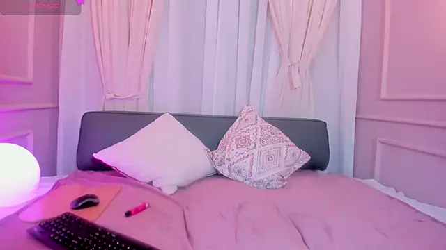 Nahomi key  online show from 09/11/25, 09:04