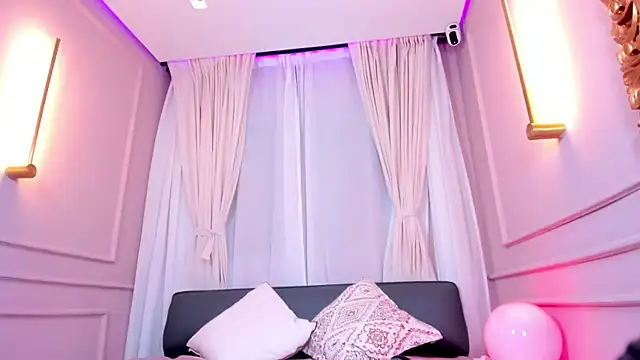 Nahomi key  online show from 09/12/25, 08:20