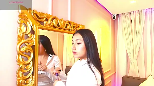 Nahomi key  online show from 09/18/25, 08:00