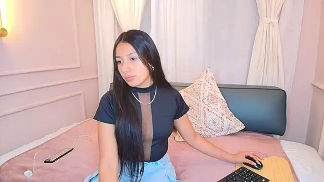 Nahomi key  online show from 10/15/25, 07:36