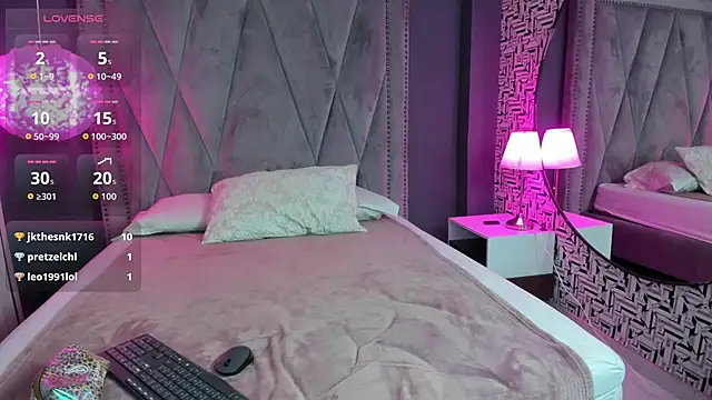 Nahomi key  online show from 10/19/25, 08:15