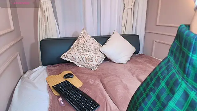 Nahomi key  online show from 10/31/25, 11:33