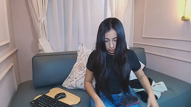 Nahomi key  online show from 11/24/25, 07:46