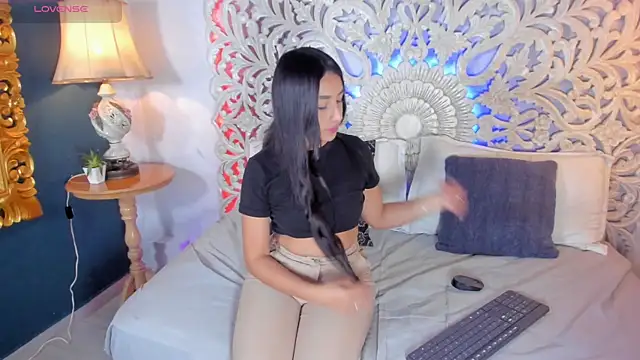 Nahomi key  online show from 11/27/25, 11:40