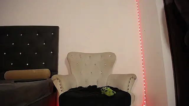 Snapshot of JoshMorri chatting on 10/21/25, 06:36 JoshMorri online show from 10/21/25, 06:36