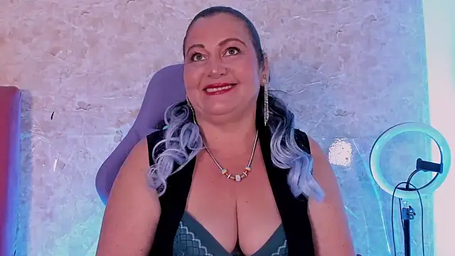 Snapshot of PalomaLombardi chatting on 11/11/25, 08:09 PalomaLombardi online show from 11/11/25, 08:09