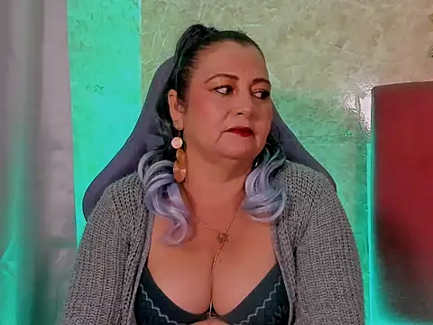 Snapshot of PalomaLombardi chatting on 11/20/25, 08:08 PalomaLombardi online show from 11/20/25, 08:08