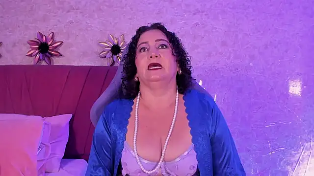 Snapshot of PalomaLombardi chatting on 12/22/25, 08:17 PalomaLombardi online show from 12/22/25, 08:17