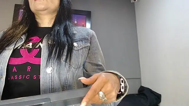 Snapshot of CharlotteCottin chatting on 03/25/26, 11:16 CharlotteCottin online show from 03/25/26, 11:16