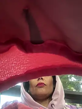 Snapshot of CharlotteCottin chatting on 03/31/26, 11:43 CharlotteCottin online show from 03/31/26, 11:43