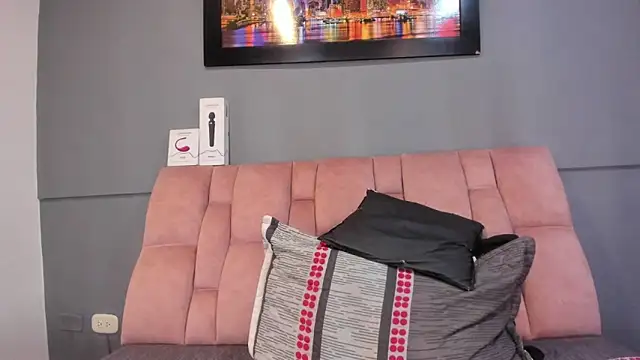 Snapshot of CharlotteCottin chatting on 04/01/26, 01:41 CharlotteCottin online show from 04/01/26, 01:41