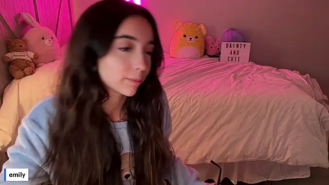 Snapshot of emmyfawn chatting on 09/12/25, 04:23 emmyfawn online show from 09/12/25, 04:23