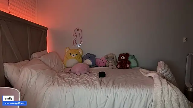 Snapshot of emmyfawn chatting on 09/15/25, 02:33 emmyfawn online show from 09/15/25, 02:33