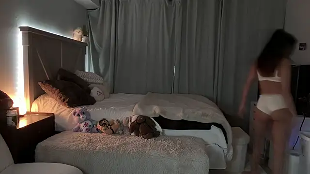 Snapshot of emmyfawn chatting on 03/26/26, 03:45 emmyfawn online show from 03/26/26, 03:45