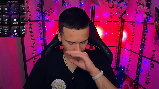 Snapshot of ZackNeal chatting on 09/15/25, 05:18 ZackNeal online show from 09/15/25, 05:18