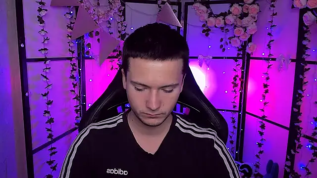 Snapshot of ZackNeal chatting on 10/10/25, 07:07 ZackNeal online show from 10/10/25, 07:07