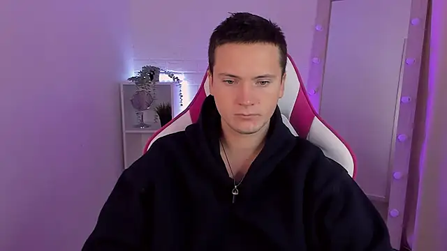 Snapshot of ZackNeal chatting on 10/13/25, 05:18 ZackNeal online show from 10/13/25, 05:18