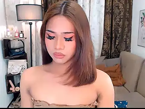 Snapshot of asianlatina69 chatting on 10/15/25, 10:21 asianlatina69 online show from 10/15/25, 10:21