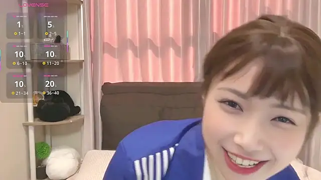 Snapshot of Ruu-chaaan chatting on 10/23/25, 04:01 Ruu-chaaan online show from 10/23/25, 04:01