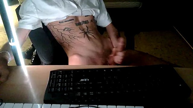 Snapshot of Kryk97 chatting on 09/18/25, 03:58 Kryk97 online show from 09/18/25, 03:58