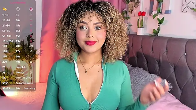 Snapshot of isajonnes18 chatting on 12/22/25, 09:56 isajonnes18 online show from 12/22/25, 09:56