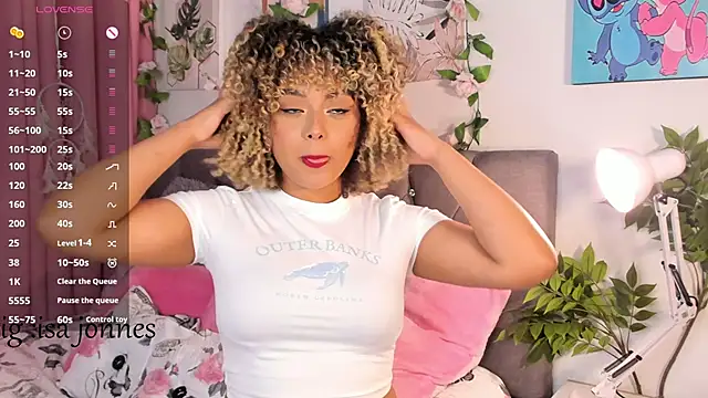 Snapshot of isajonnes18 chatting on 02/20/26, 12:07 isajonnes18 online show from 02/20/26, 12:07