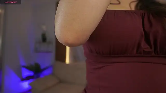 MilaCrave online show from 12/20/25, 11:39