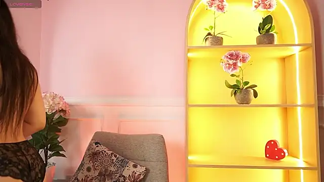 MilaCrave online show from 03/06/26, 11:39