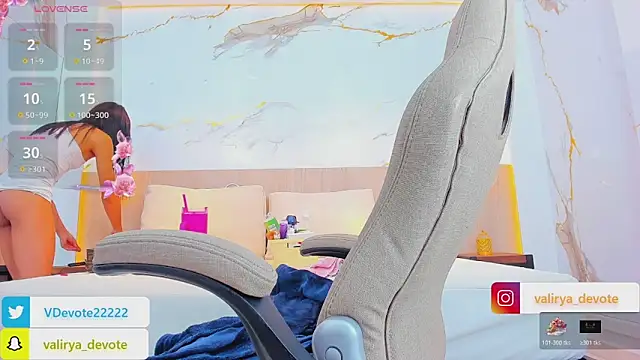 valirya devote online show from 12/22/25, 03:25