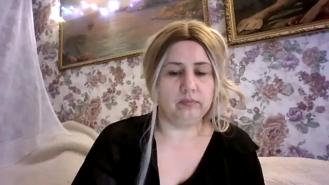 Snapshot of LustyyX chatting on 04/18/26, 04:11 LustyyX online show from 04/18/26, 04:11