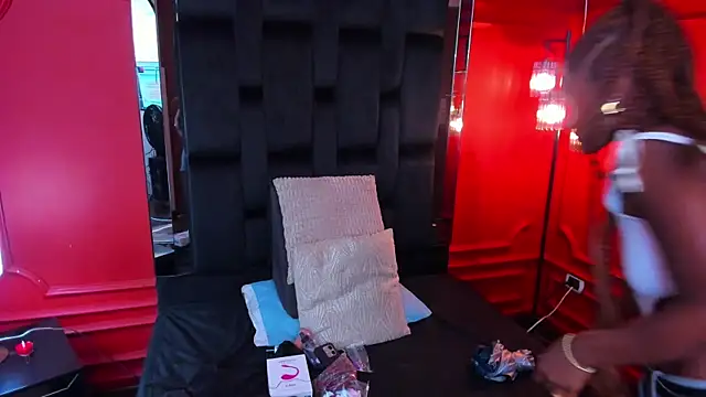 halleylorens online show from 10/06/25, 07:11