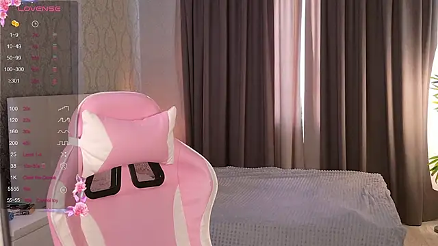 Snapshot of HeyMonkey_ chatting on 11/03/25, 12:28 HeyMonkey online show from 11/03/25, 12:28