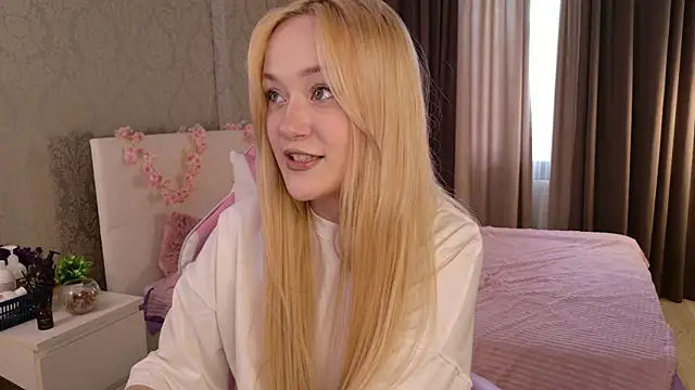 Snapshot of HeyMonkey_ chatting on 12/05/25, 12:36 HeyMonkey online show from 12/05/25, 12:36