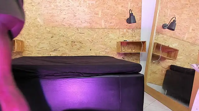 santiblack7 online show from 10/08/25, 07:55