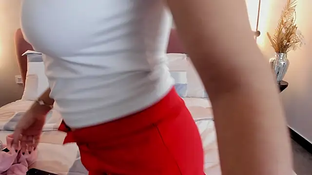 Snapshot of ArianaSilva_ chatting on 10/20/25, 12:05 ArianaSilva  online show from 10/20/25, 12:05