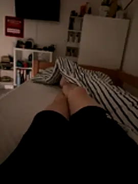 Snapshot of Aaron_24_ chatting on 12/23/25, 05:16 Aaron 24 online show from 12/23/25, 05:16