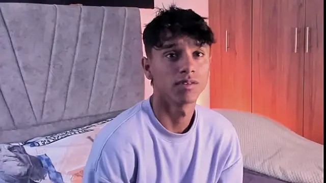 ZYZZ1312 online show from 10/10/25, 04:39