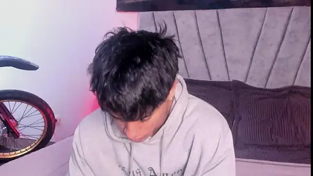 ZYZZ1312 online show from 11/26/25, 03:13