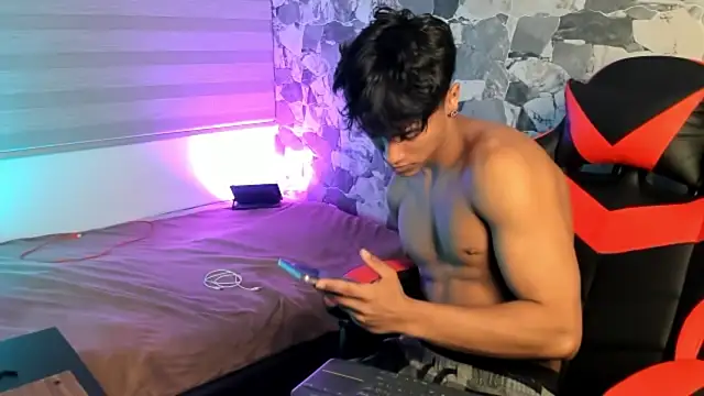 Snapshot of ZYZZ1312 chatting on 04/04/26, 04:00 ZYZZ1312 online show from 04/04/26, 04:00