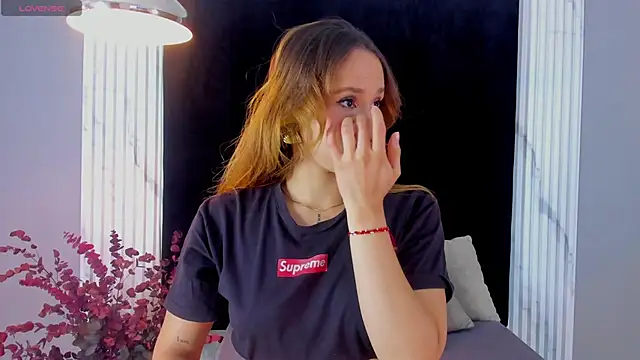 Snapshot of MONIK_FOX_CR chatting on 10/06/25, 07:55 MONIK FOX CR online show from 10/06/25, 07:55