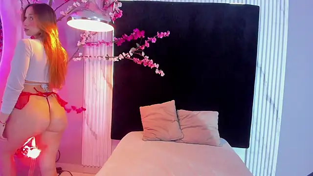 Snapshot of MONIK_FOX_CR chatting on 10/21/25, 07:36 MONIK FOX CR online show from 10/21/25, 07:36