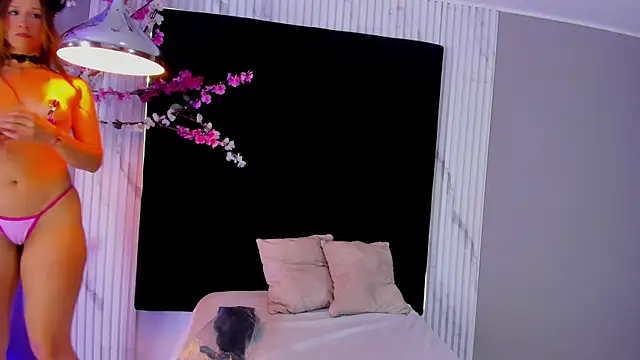 Snapshot of MONIK_FOX_CR chatting on 10/29/25, 07:37 MONIK FOX CR online show from 10/29/25, 07:37