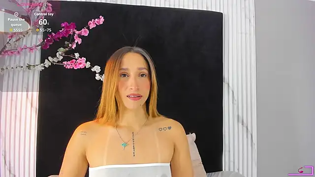 Snapshot of MONIK_FOX_CR chatting on 11/28/25, 07:49 MONIK FOX CR online show from 11/28/25, 07:49